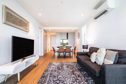 TV and multimedia, Living room, Seating area, air conditioner