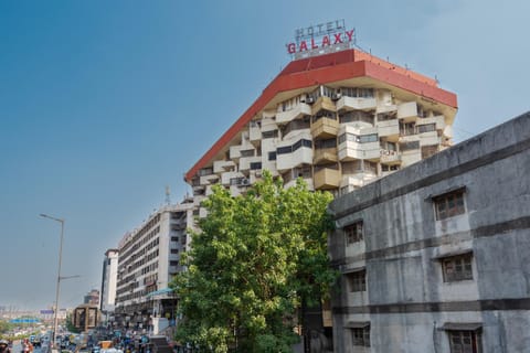 Property building, Day, City view, Location