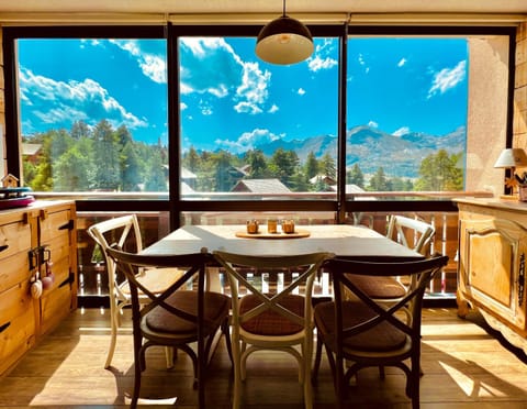 Dining area, Mountain view, Meals