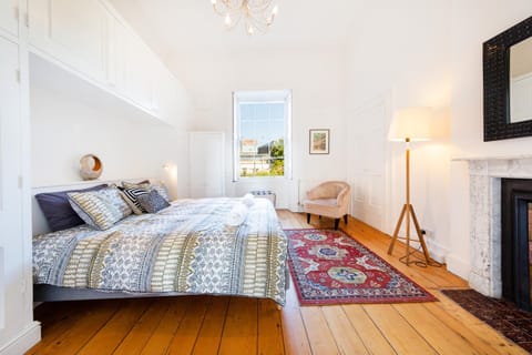 Elegant Period Clifton Balcony Apt - Simplycheckin Apartment in Bristol