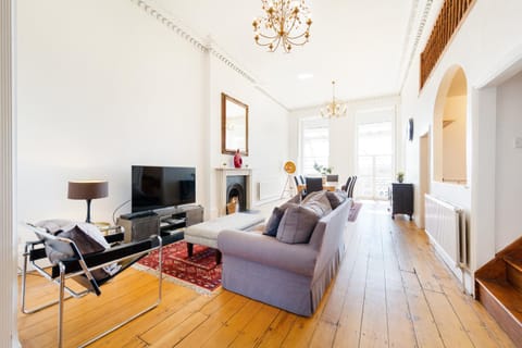 Elegant Period Clifton Balcony Apt - Simplycheckin Apartment in Bristol