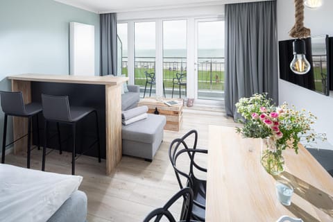Bed, View (from property/room), Balcony/Terrace, Living room, Photo of the whole room, Seating area, Dining area, Bedroom