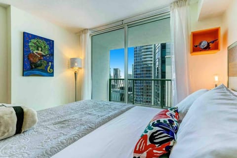 Bed, City view, Street view