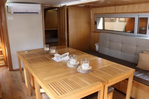 Free Room Boat Apartment Docked boat in Belgrade