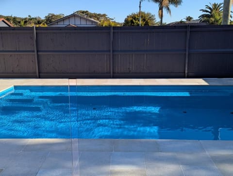 Day, Swimming pool