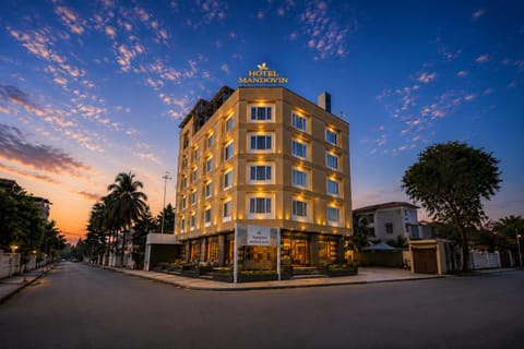 Property building, Day, Neighbourhood, Street view, Location