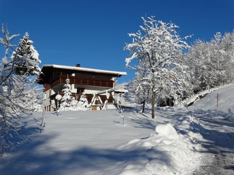 Facade/entrance, Winter