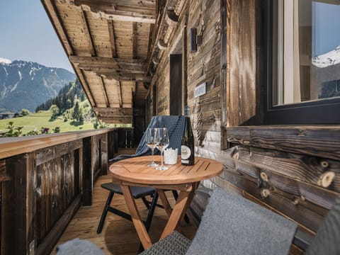 Balcony/Terrace, Mountain view