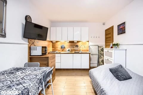 TV and multimedia, Photo of the whole room, stove