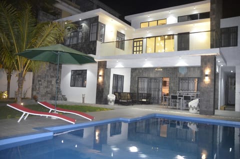 Property building, Swimming pool
