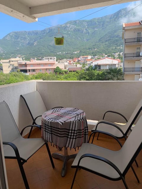 Balcony/Terrace, Mountain view