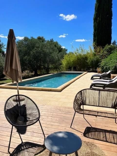 le mas du cypres, 12 pers et piscine House in Provence-Alpes-Côte d'Azur