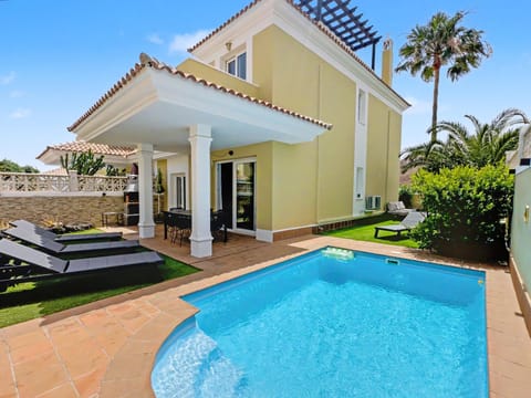 Property building, Patio, Garden, Garden view, Pool view, Swimming pool, sunbed