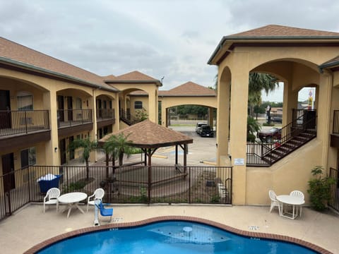 Property building, Day, Pool view, Swimming pool