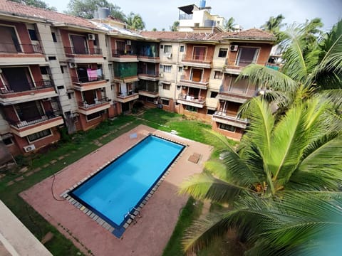 Property building, Day, Pool view, Swimming pool