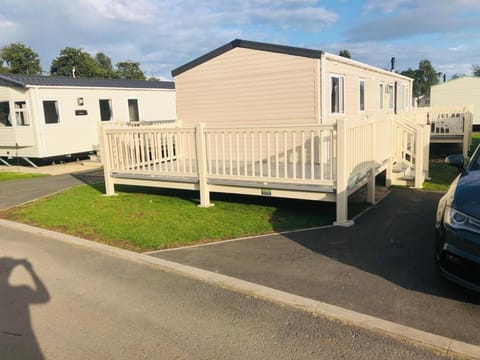 dees hot tub breaks tattershall lakes The Ramparts 20 House in Tattershall