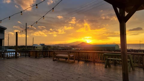 Natural landscape, View (from property/room), Balcony/Terrace, Mountain view, Sea view, Sunset