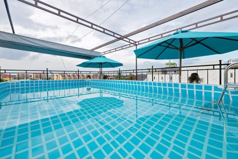 Day, Swimming pool, sunbed