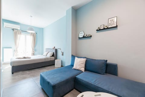 Bed, Living room