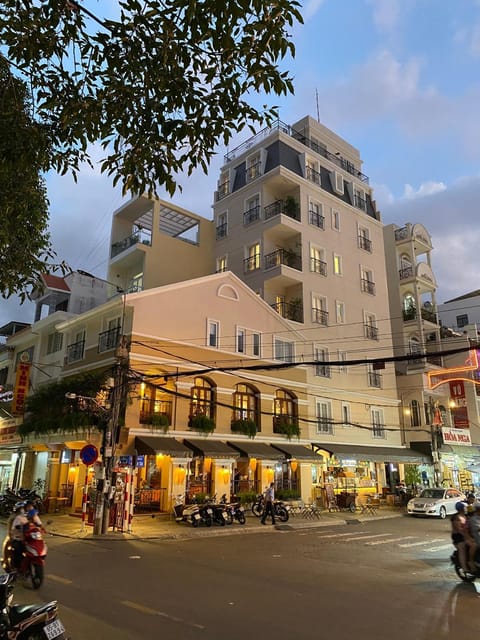 Restaurant/places to eat, Facade/entrance