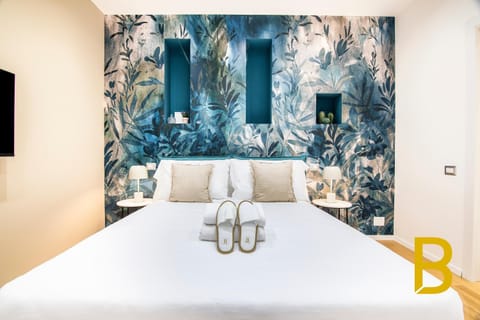 Bed, Decorative detail, Bedroom, towels