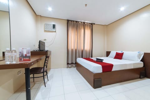 Bed, TV and multimedia, Photo of the whole room, Bedroom, towels, air conditioner