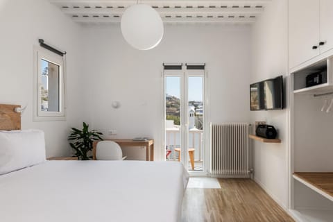 Bed, TV and multimedia, Photo of the whole room, Bedroom, safe, wardrobe