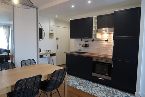 Dining area, minibar, pet friendly, stove, kitchen