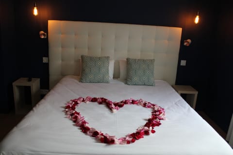 Bed, Decorative detail