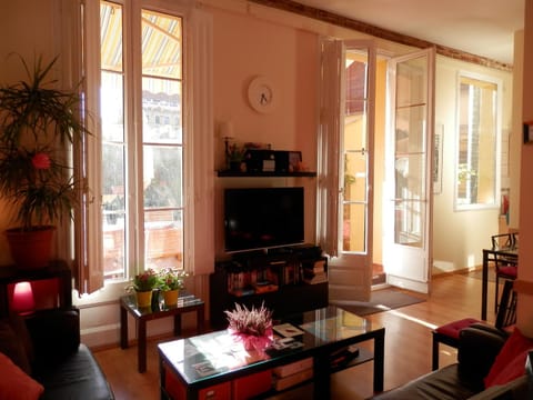 Communal lounge/ TV room