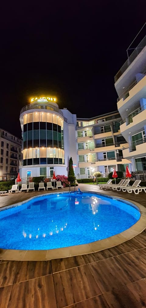 Property building, Night, Pool view, Swimming pool, sunbed