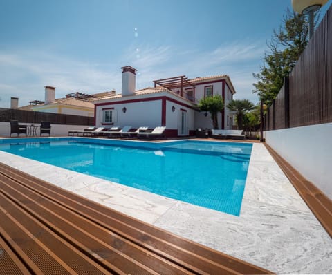 Property building, Day, Pool view, Swimming pool, sunbed