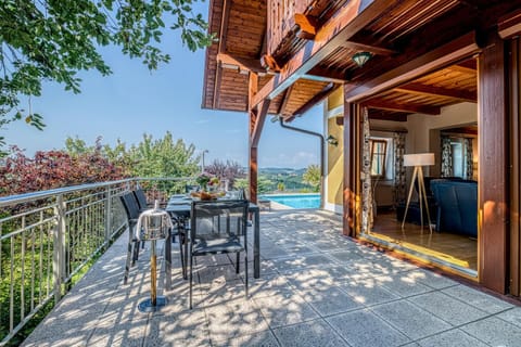 View (from property/room), Balcony/Terrace, Dining area, Mountain view