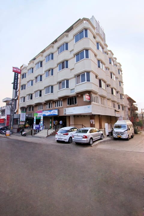 Nearby landmark, Day