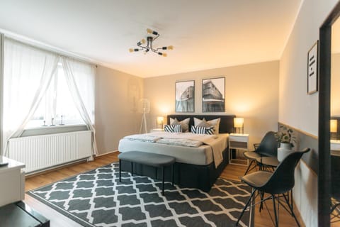 Bed, Photo of the whole room, Seating area, Bedroom, hair dresser
