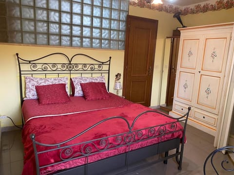 Bed, Photo of the whole room, Bedroom, wardrobe