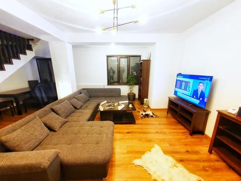 Communal lounge/ TV room, TV and multimedia, Living room