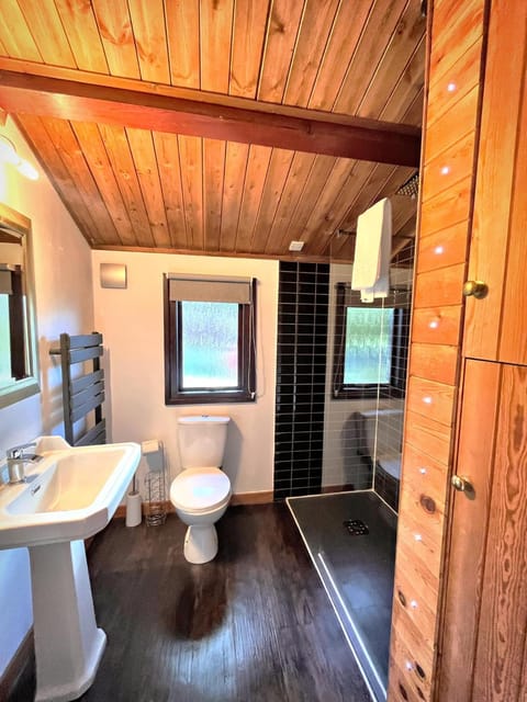 Snowdrop 10-Hot Tub-Woodlandlodges-St Clears-Pembrokeshire Chalet in Wales