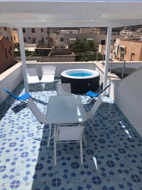 Property building, Swimming pool, Swimming pool