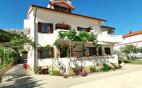 Property building, Day, Natural landscape, Garden