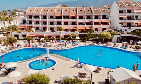 Property building, Swimming pool, Swimming pool