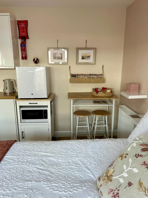 Dining area, microwave