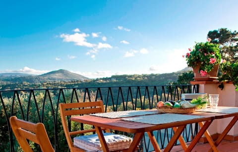 Patio, Day, Natural landscape, Balcony/Terrace, Balcony/Terrace, Garden view, Mountain view