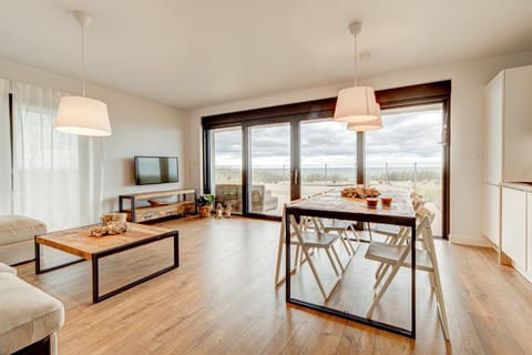 Patio, TV and multimedia, View (from property/room), Balcony/Terrace, Living room, Seating area, Dining area, Sea view