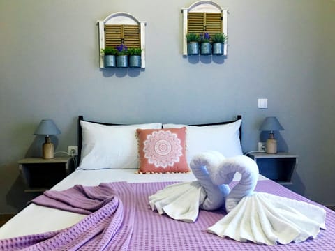 Bed, Bathroom, Coffee/tea facilities, Balcony/Terrace, Kitchen or kitchenette, Photo of the whole room, Decorative detail, Bedroom