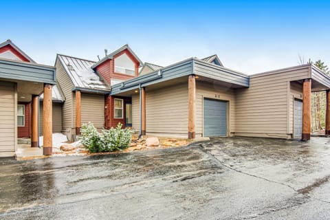 Forest Park 31E House in Wildernest