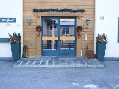 Facade/entrance, Property logo or sign, Winter