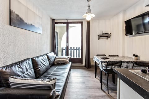 Bed, Bedroom, kitchen