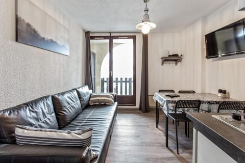 Bed, Bedroom, kitchen