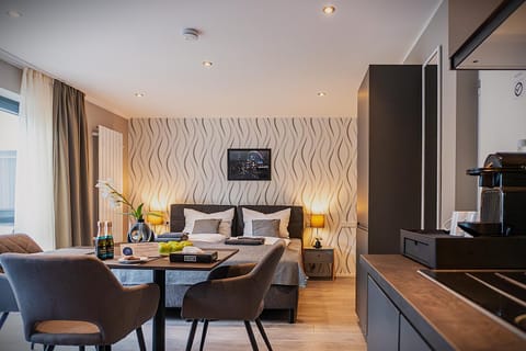 TV and multimedia, Seating area, Dining area